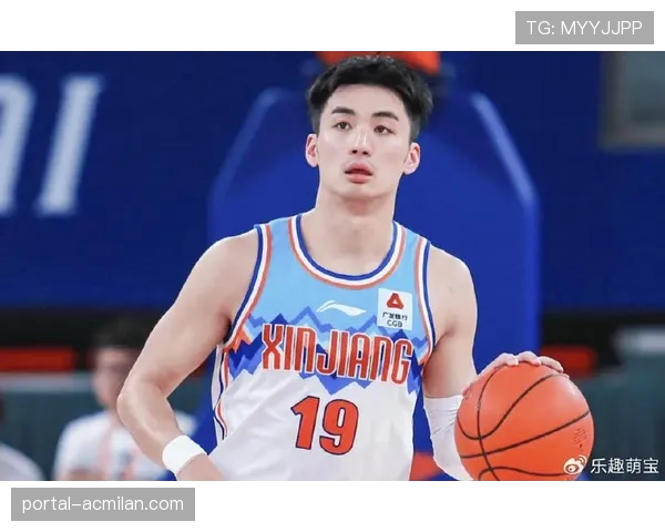 【2026年4月CBA联赛赛季风格演化路径·赛中·聚焦特写：新疆队于德豪关键时刻抢断，发动长传助攻快下得分